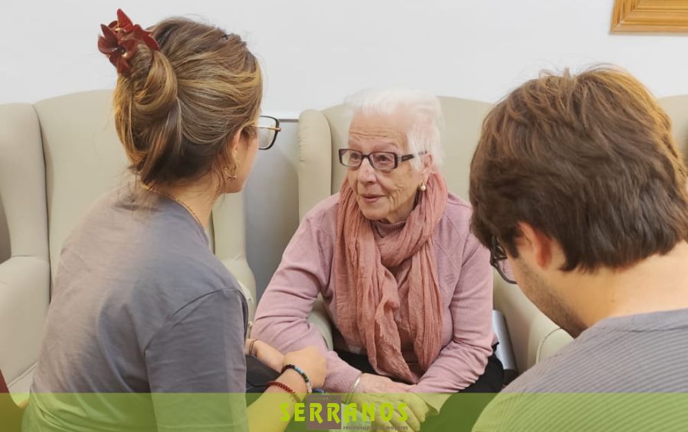 Taller intergeneracional en la Residencia Torres de Serranos